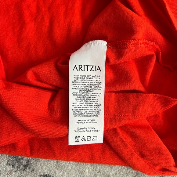 Aritzia Tna Soft Feels All-time Jersey Crewneck T-Shirt with Varsity Graphic - Picture 8 of 9